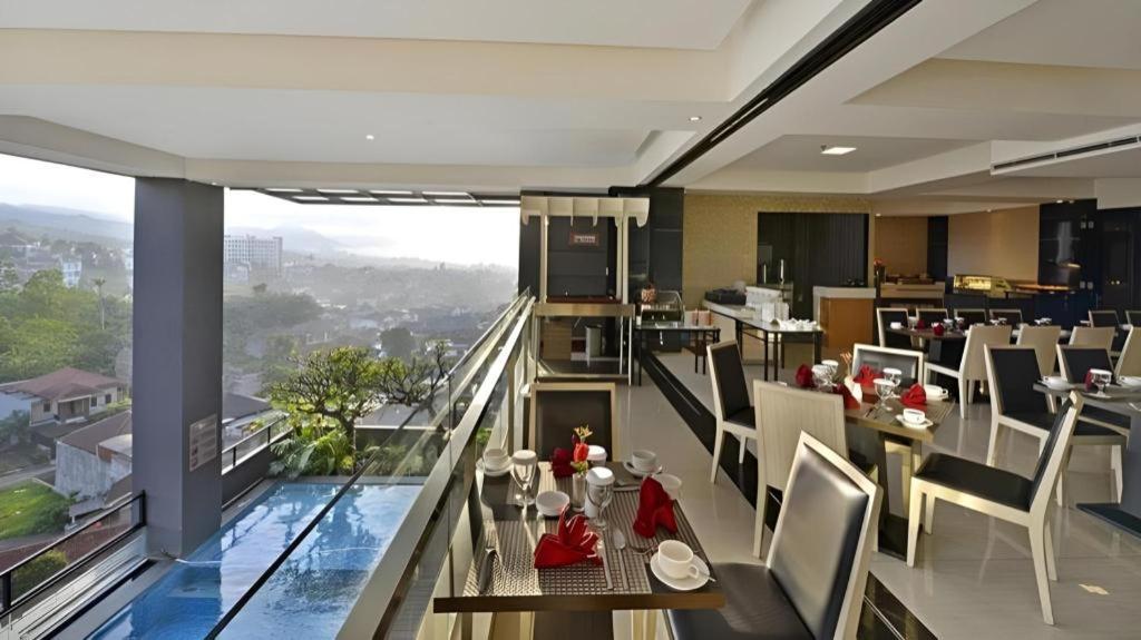 Travello Hotel Bandung Exterior photo
