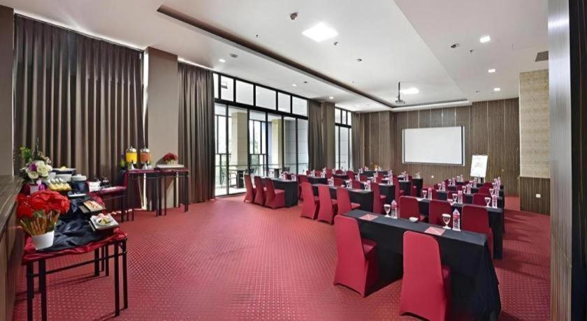 Travello Hotel Bandung Exterior photo