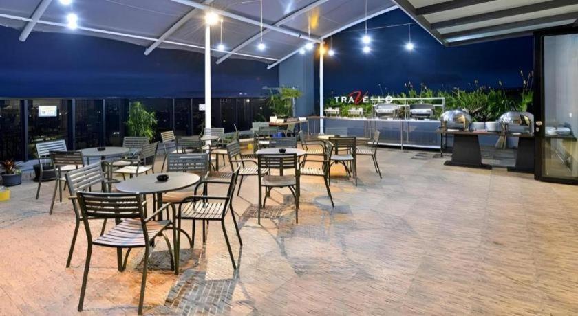 Travello Hotel Bandung Exterior photo