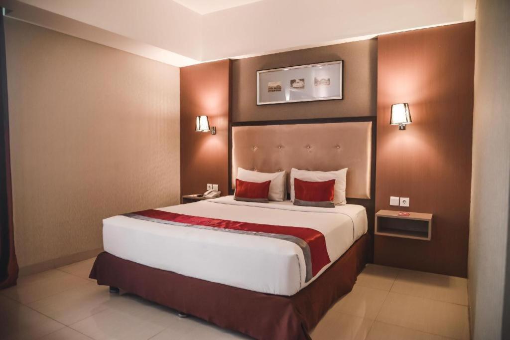 Travello Hotel Bandung Exterior photo