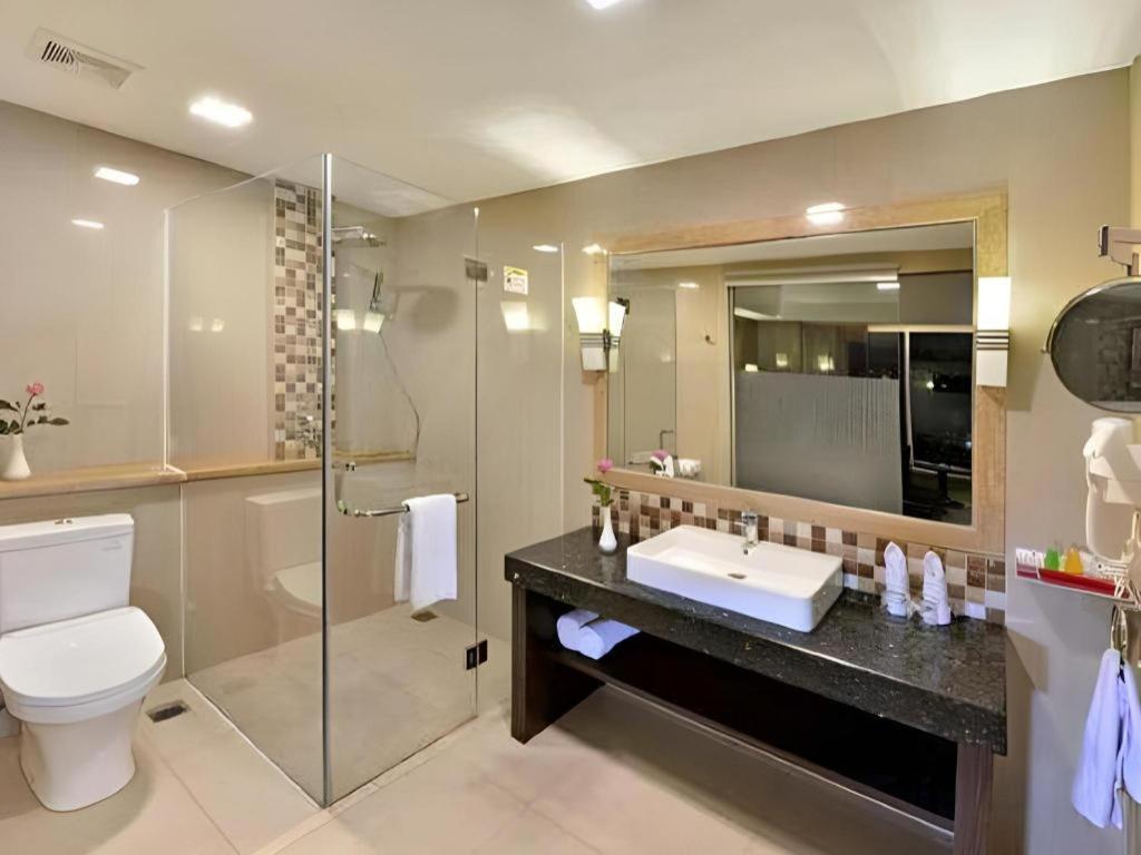 Travello Hotel Bandung Exterior photo